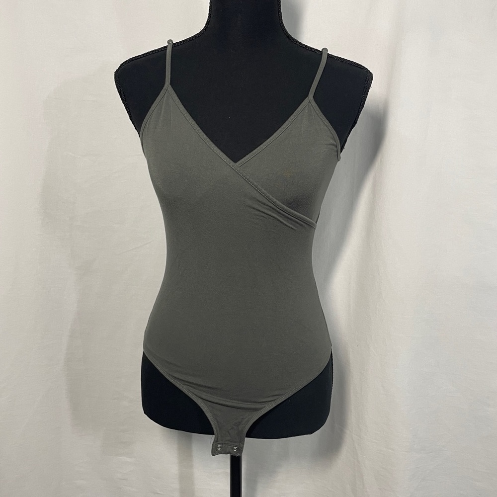 GARAGE small green body suit